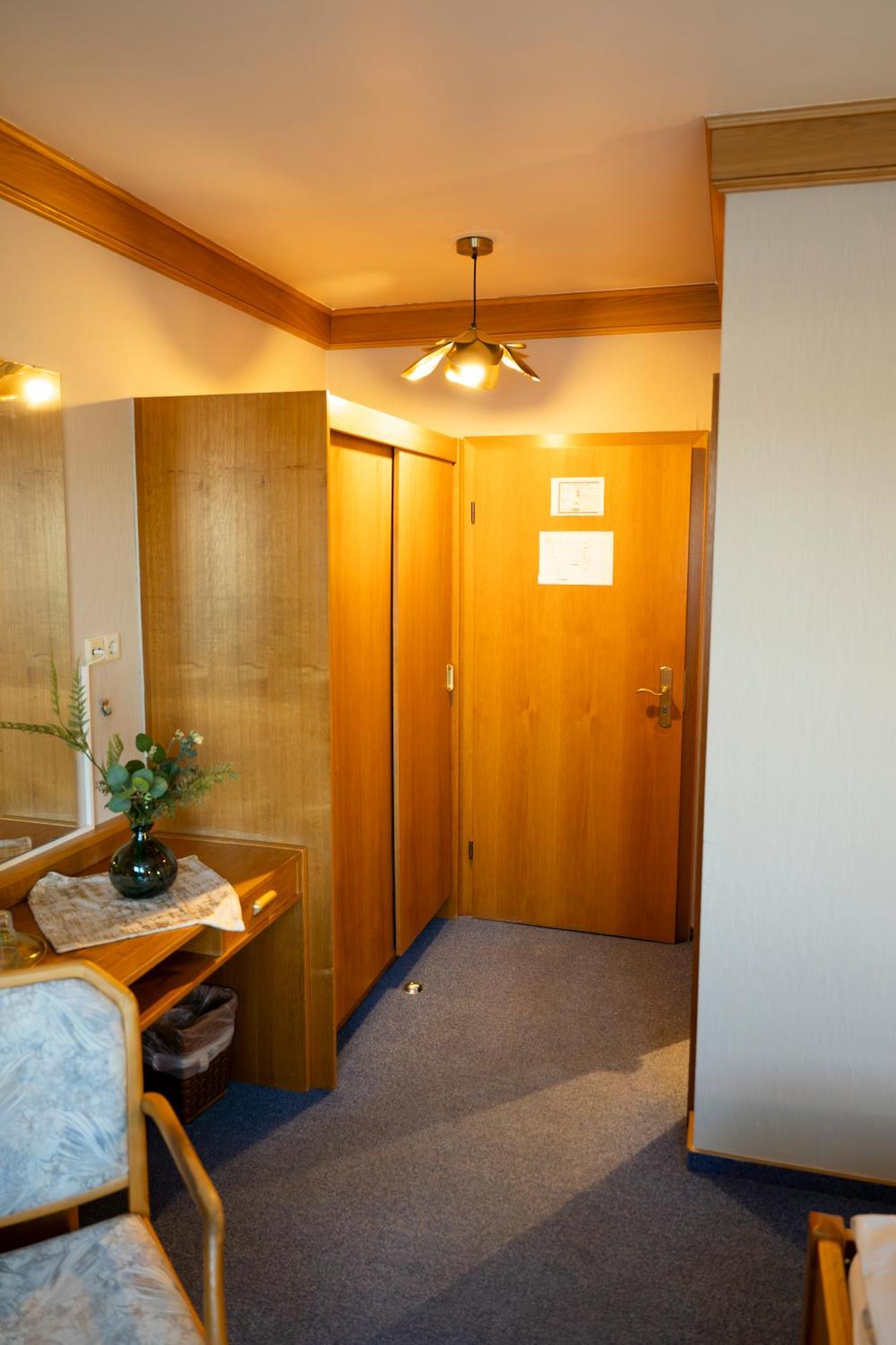 Hotel Guelser Weinstube Koblencja Zewnętrze zdjęcie
